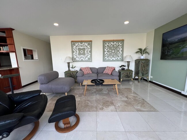 Building Photo - 2085 Ala Wai Blvd