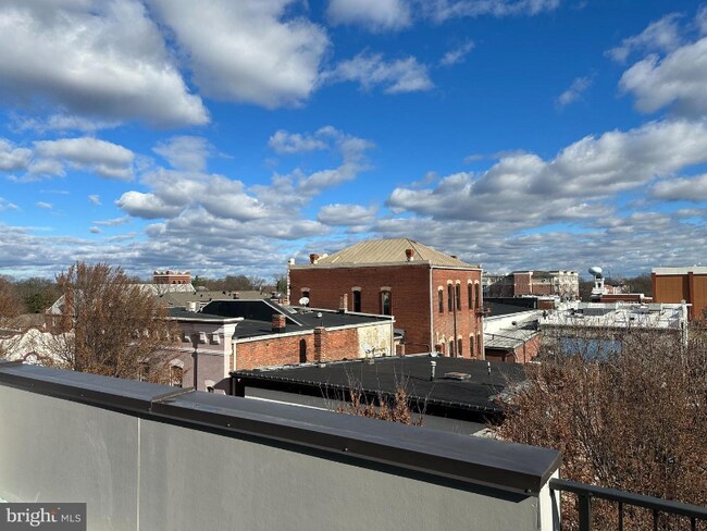 Foto del edificio - 9414 Battle St