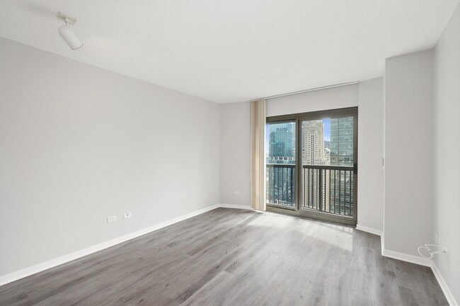 Building Photo - 400 N La Salle Dr