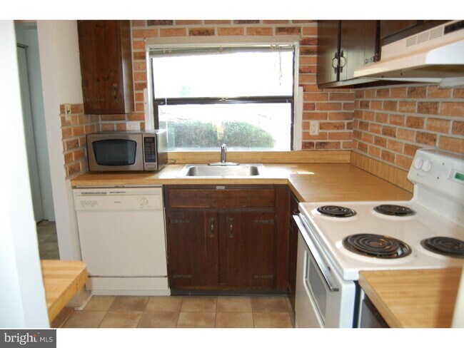 Foto del edificio - 2027 Valley Dr