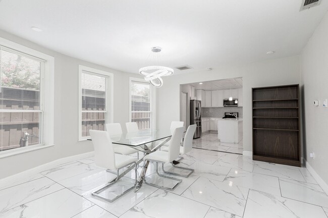 Building Photo - LOWER-GREENVILLE DALLAS, TX BEAUTIFUL HOME