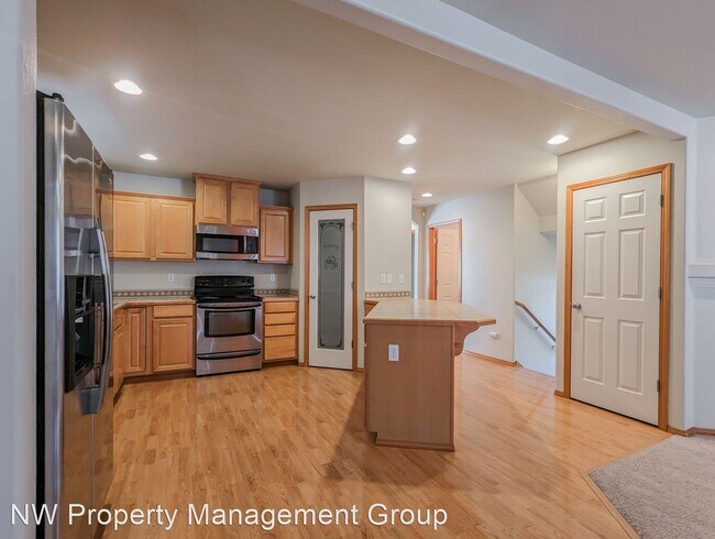 Foto del edificio - 3 br, 2.5 bath House - 4108 84th Place NE