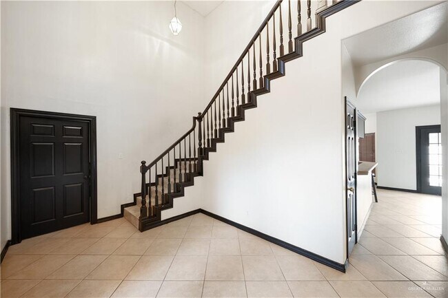 Foto del edificio - 2401 Wisteria Ave