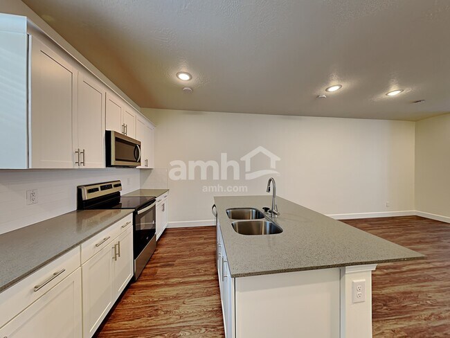 Building Photo - 6051 W Copperhawk Dr