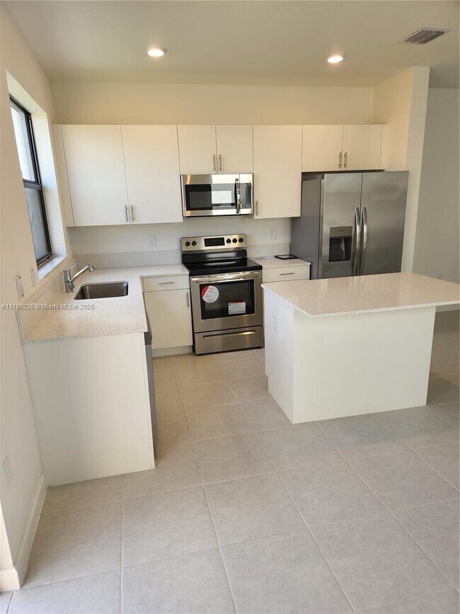 Foto del edificio - 965 NE 211th St