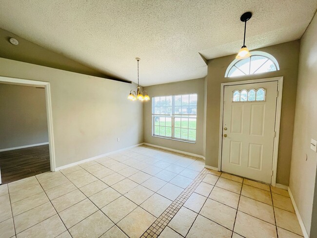 Foto del edificio - Single-Family Deltona Home with Pool Avail...