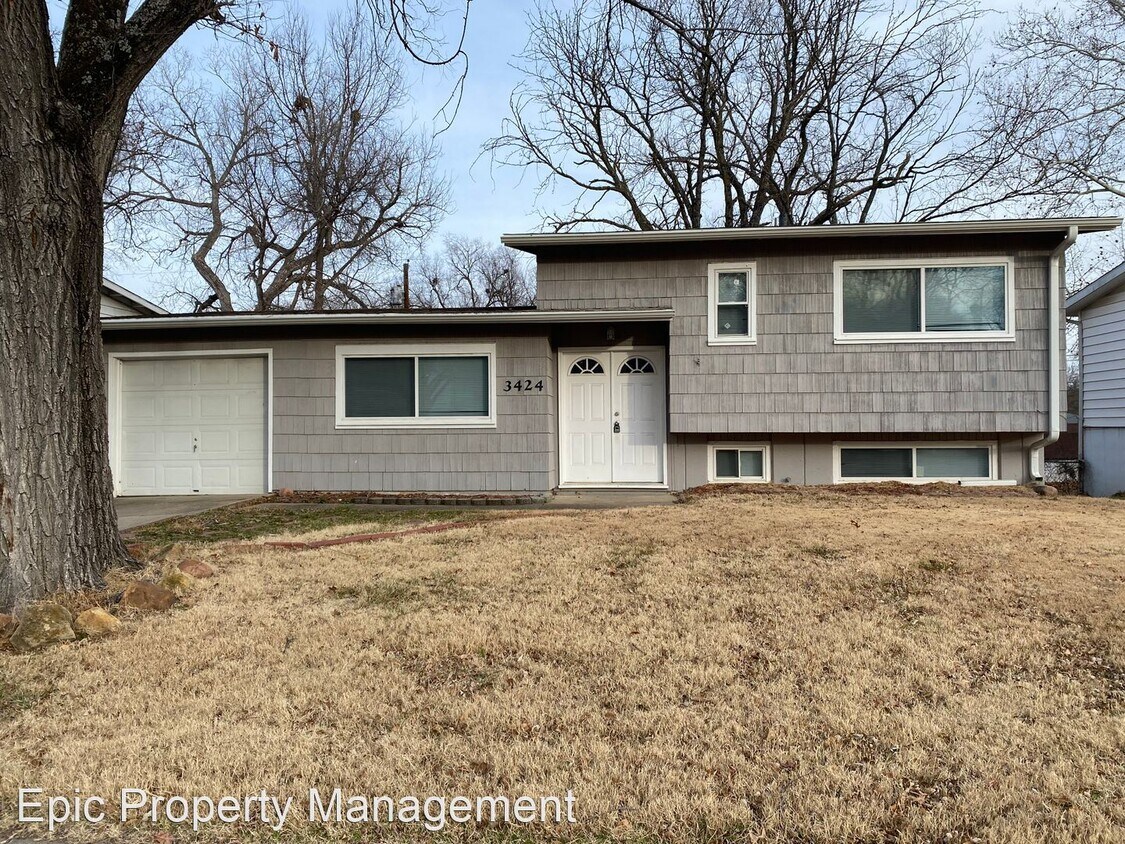 3 br, 1.5 bath House 3424 SW Lakeside Dr House Rental in Topeka, KS
