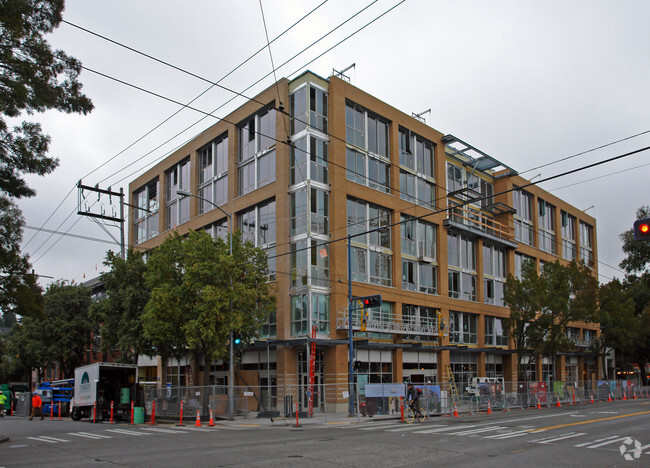 Building Photo - Brix