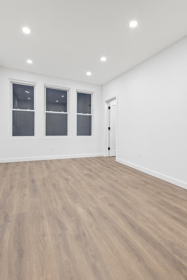 Building Photo - 42 New St