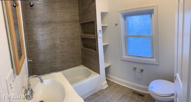 Building Photo - 3 br, 1 bath Townhome - 309 W Indiana Ave