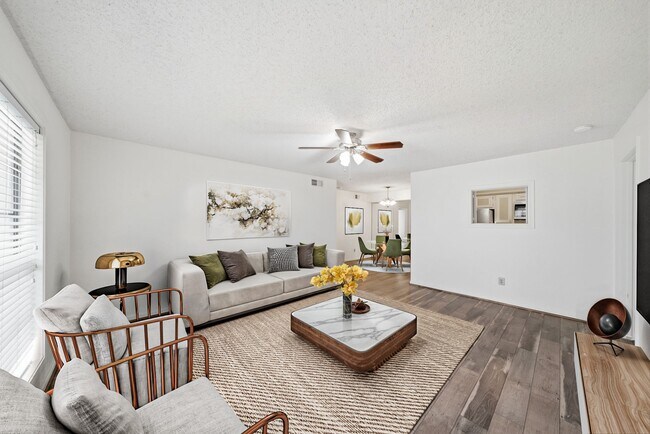 Foto del edificio - 1311 Antoine Dr