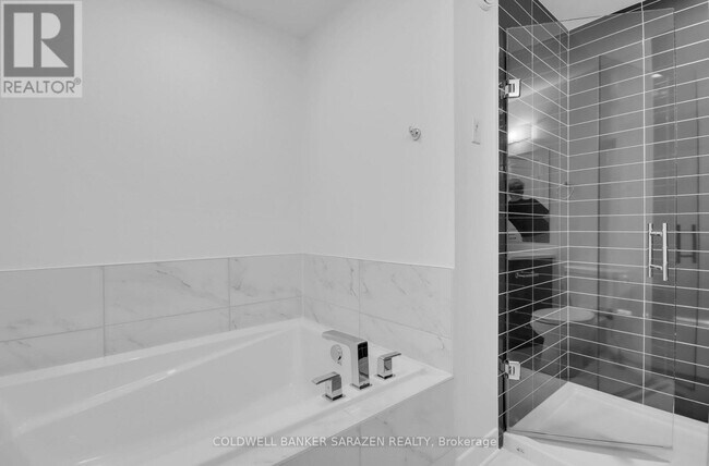 Building Photo - 123 Bristol Cres