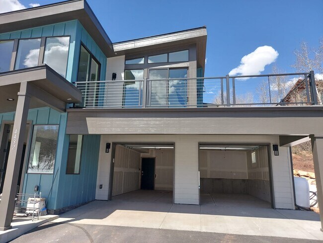 Building Photo - 4432 Hidden Cove Rd