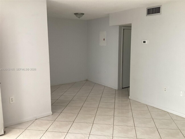 Foto del edificio - 2079 NE 167th St