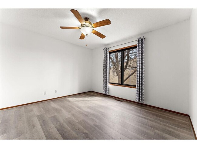 Building Photo - 4218 Sylvia Ln S