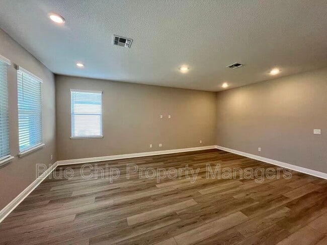 Building Photo - 1224 Pampus Dr