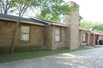 Building Photo - 8916 Carousel Ln