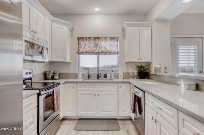 Building Photo - 8880 E Paraiso Dr