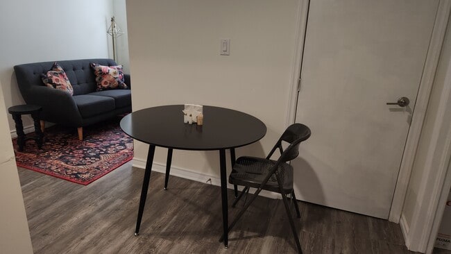 Building Photo - 2011 Grand Blvd