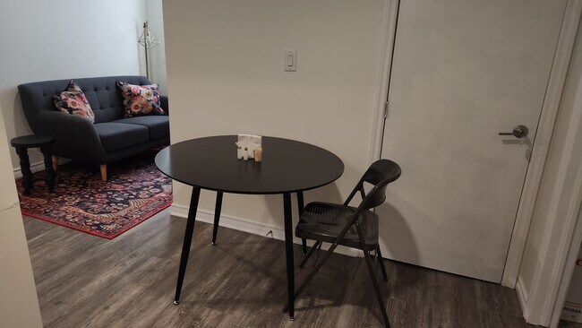 Photo du bâtiment - 2011 Grand Blvd