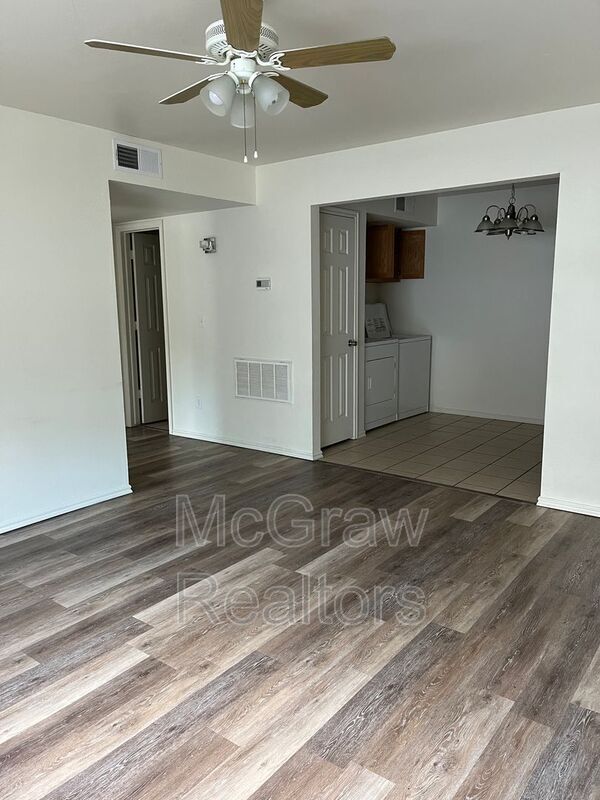 Building Photo - 827 S Mississippi Ave