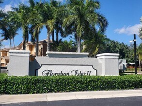 Building Photo - 1030 NE 41st Pl