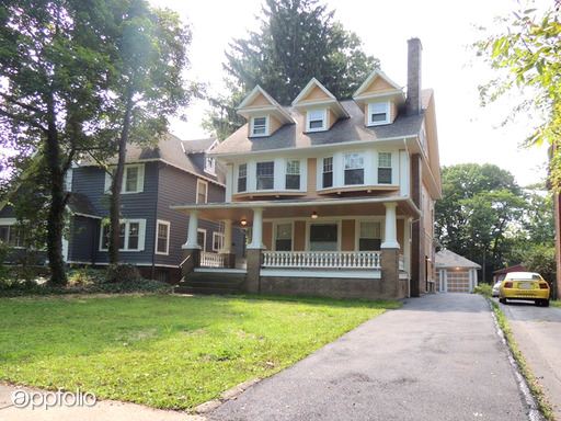 Primary Photo - 3284 Hyde Park Ave