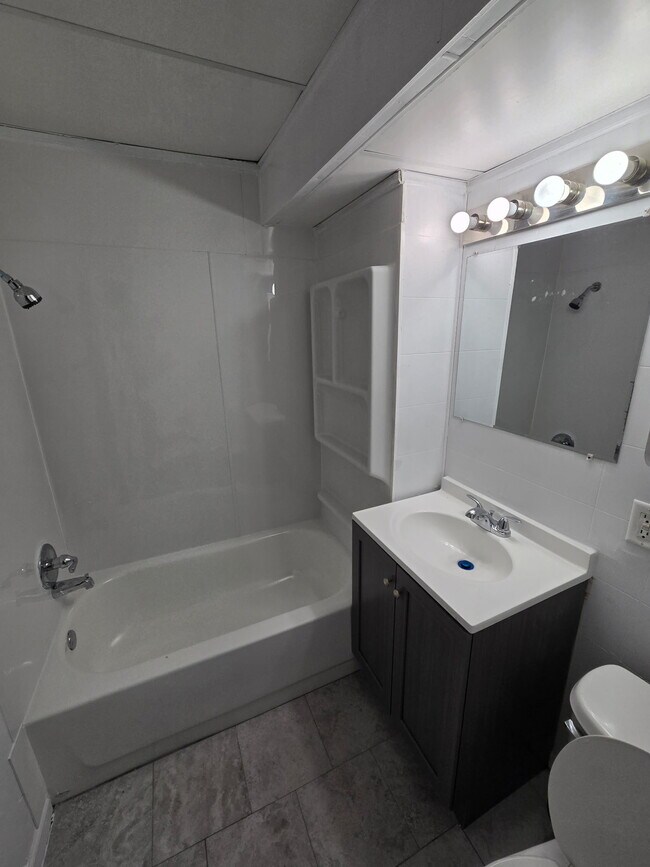 Foto del edificio - 322 Cottage Ave E