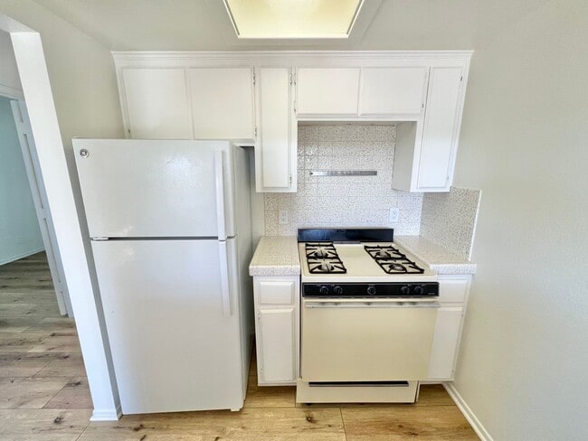 Foto del edificio - 3225 E 10th St