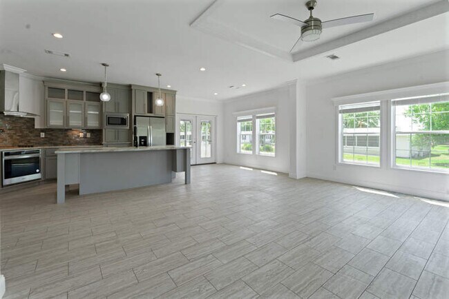 Foto del edificio - 3109 Walden Shores Blvd