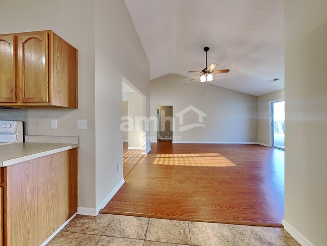 Foto del edificio - 5018 Thornton Dr