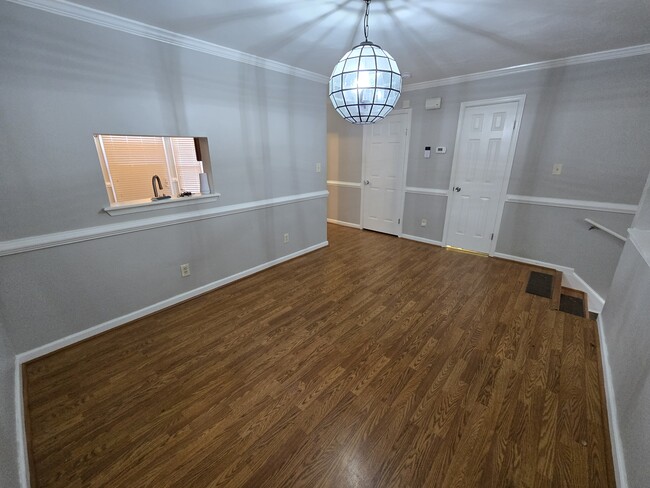 Building Photo - 166 Majestic Cir