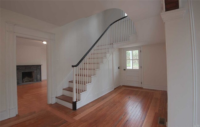 Building Photo - 592 Landing Ave