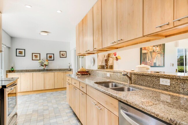 Building Photo - 5217 Stonybrook Dr