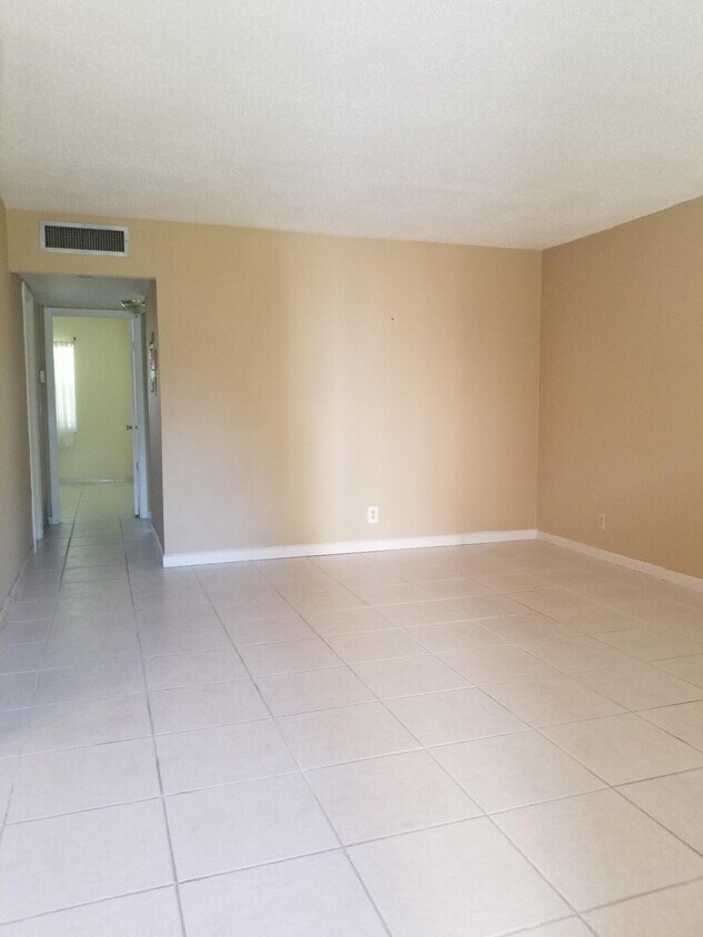 268 Norwich L Unit 268, West Palm Beach, FL 33417 Condo for Rent in