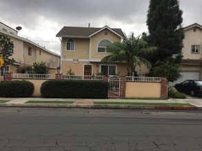 Building Photo - 1880 Plaza del Amo
