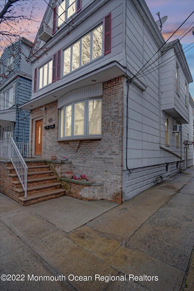 21 Washington Pkwy, Bayonne, NJ 07002 Townhouse for Rent in Bayonne, NJ