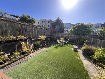 SPACIOUS 2BR + 1 BA WITH BONUS SUNROOM AND IN- UNIT LAUNDRY IN THE RICHMOND. - SPACIOUS  2BR + 1 BA WITH BONUS SUNROOM AND IN- UNIT LAUNDRY IN THE RICHMOND.