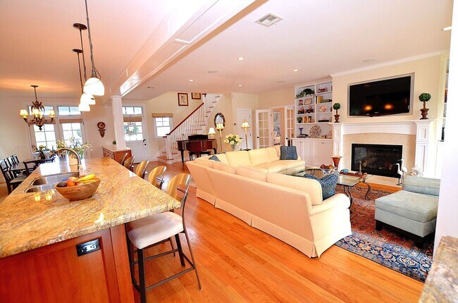 Foto del edificio - Charming Vacation Home, Furnished 4Bd/3.5Ba Home