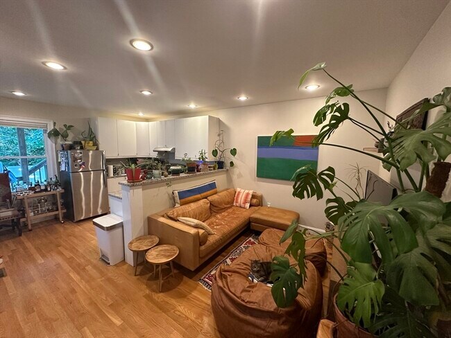 Foto del edificio - 739 Somerville Ave