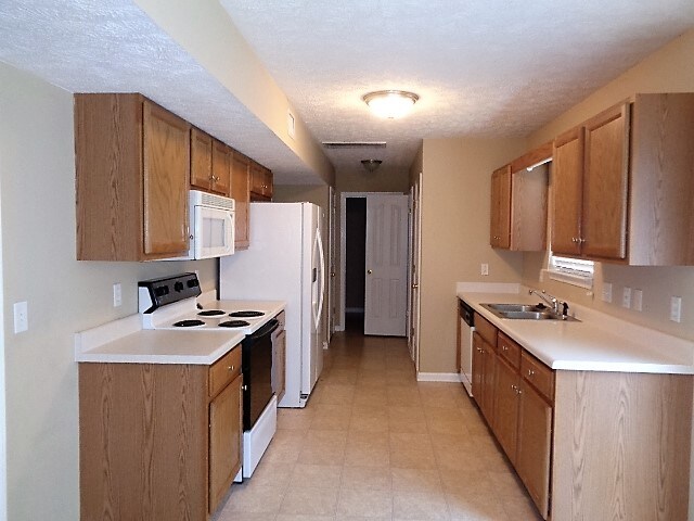 Building Photo - 1176 Saint Andrews Drive