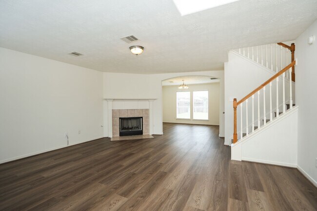 Foto del edificio - 5007 Creekbridge Ct