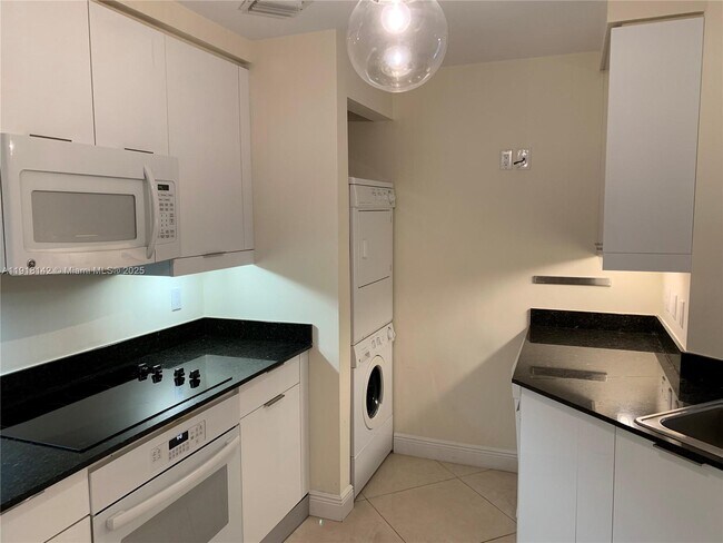 Building Photo - 705 Crandon Blvd