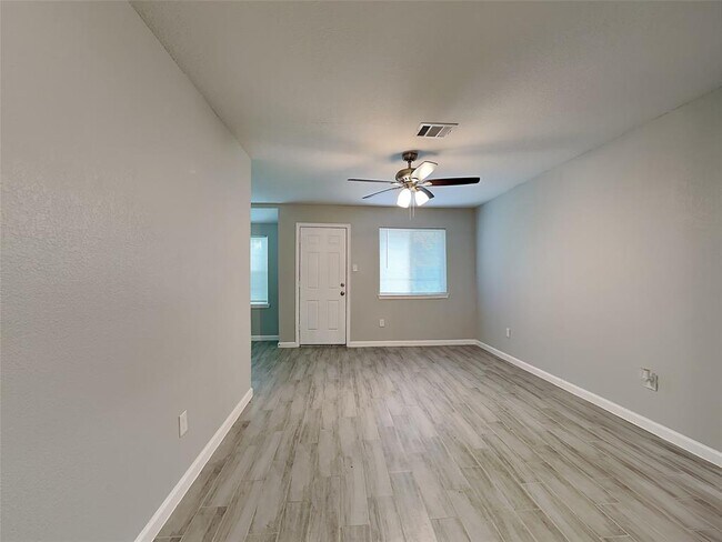 Foto del edificio - 5131 Castlecreek Ln