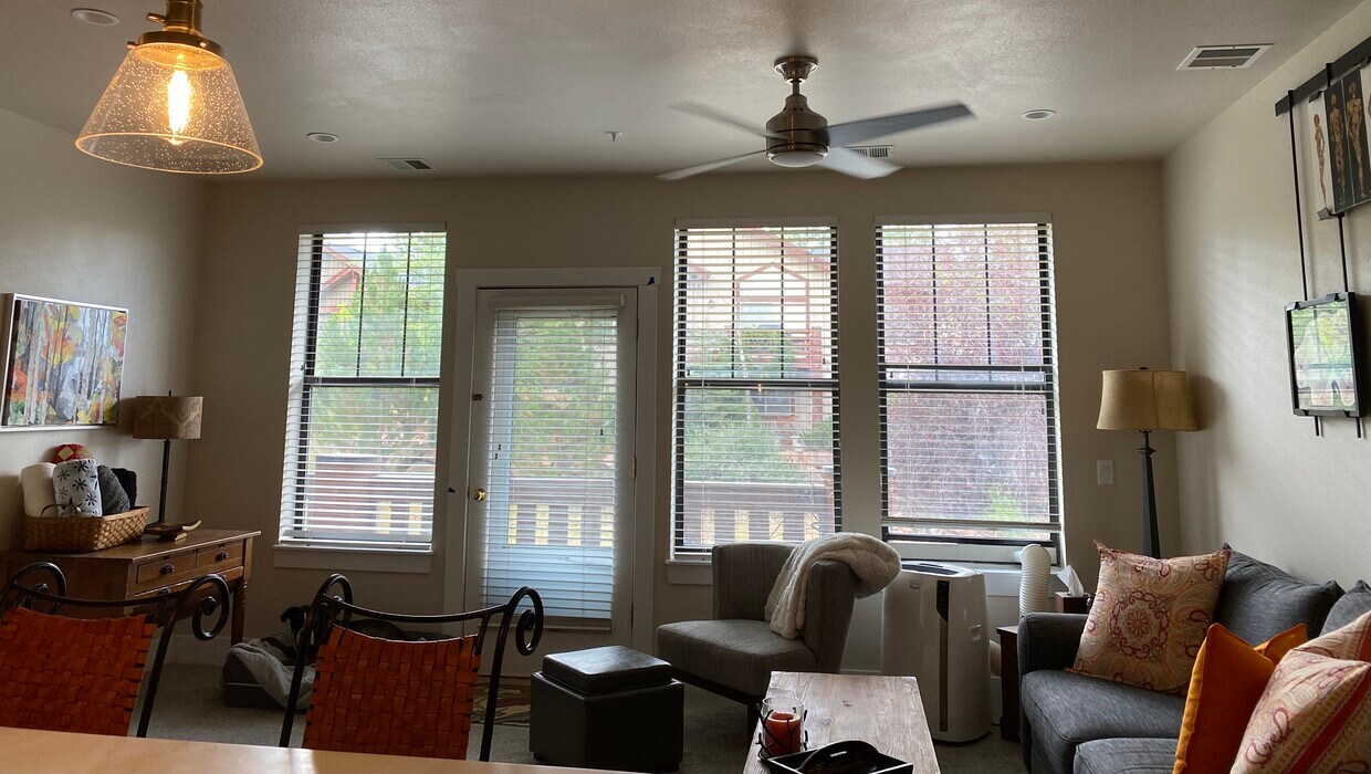 Foto principal - 8381 Meadowview Ct