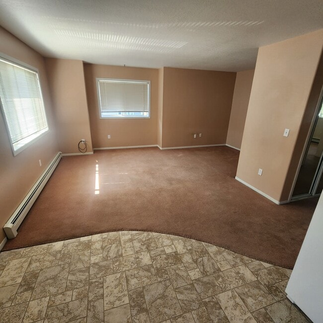 Building Photo - 207 Quinella St