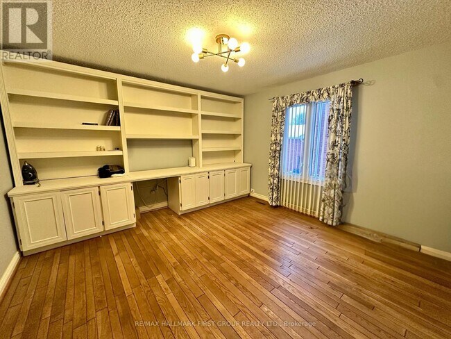 Photo du bâtiment - 492 Palmtree Crescent