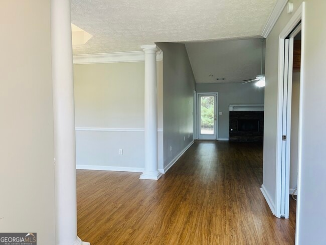 Building Photo - 111 Dixie Creek Dr