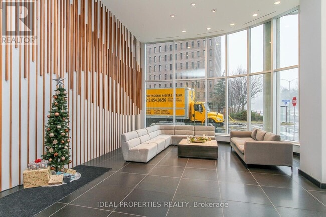 Photo du bâtiment - 805 Carling Ave