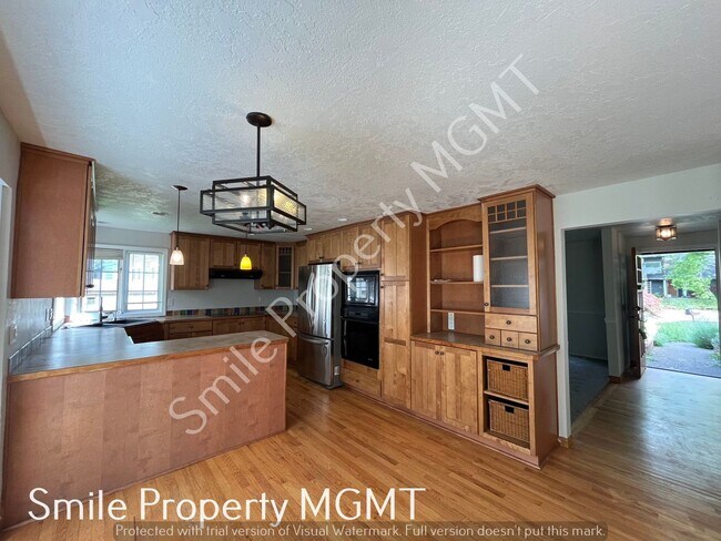 Foto del edificio - Spacious 5 bedrooms house in Beaverton